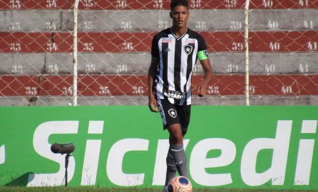 Cariocão: Zagueiro testa positivo para Covid-19 e desfalcará Botafogo em clássico