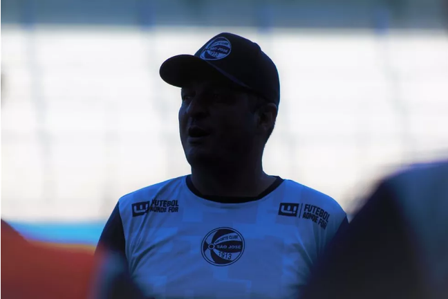 Time gaúcho demite treinador após três derrotas em quatro jogos