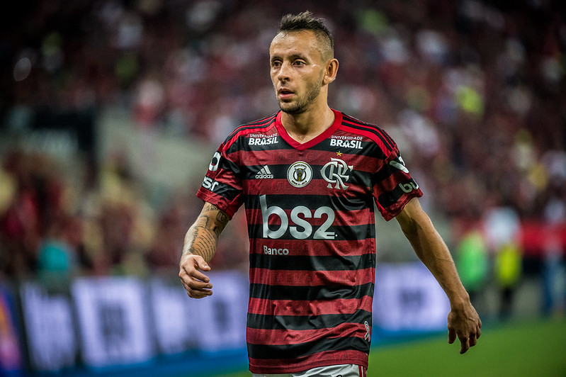 Rafinha desmente Flamengo e marca pronunciamento para explicar negociação fracassada