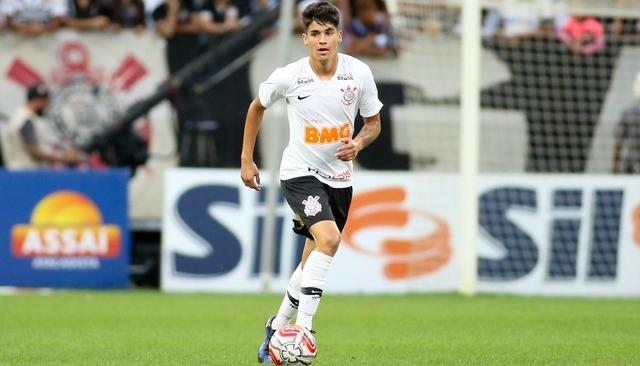 Eterna promessa é liberada pelo Corinthians para se juntar à seleção chilena em amistoso