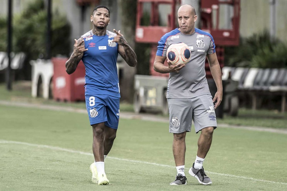 Futebol brasileiro contrata profissionais no mercado de trabalho