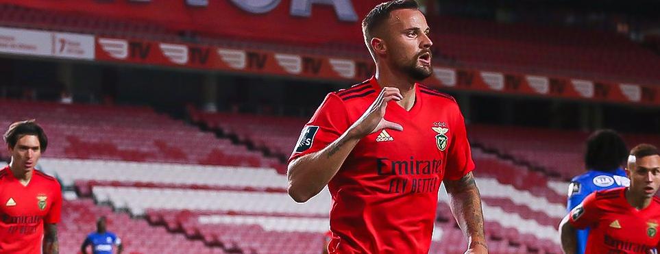 PORTUGUÊS: Em domingo de visitantes, Benfica vence e sobe para 3º