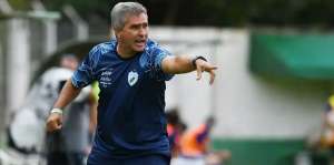 Sem vencer no Paranaense, clube da Série B demite técnico do acesso