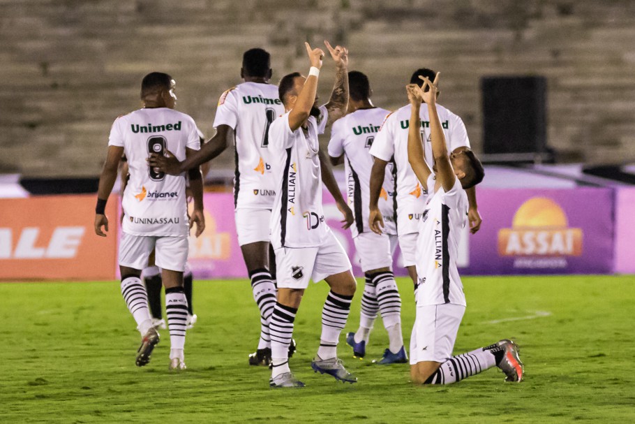 COPA DO NORDESTE: ABC vence e lidera; CRB joga pressão no Bahia