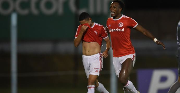 Marcos Guilherme faz gol e coloca Inter na liderança: “Vitória importante do grupo”