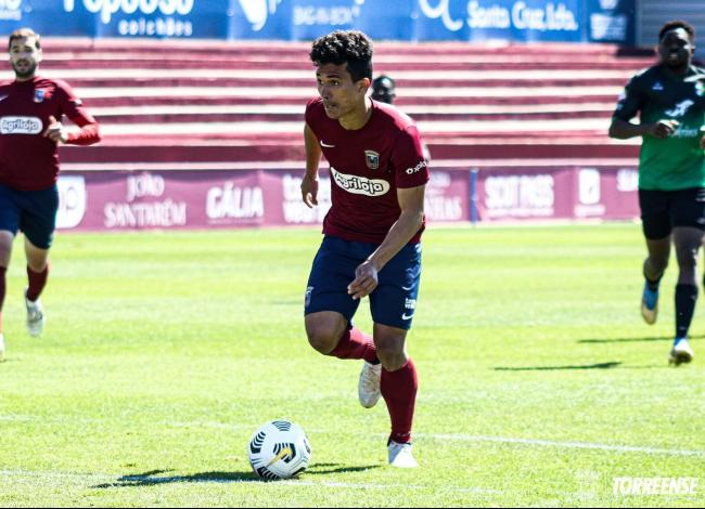 Atacante ex-Corinthians busca segundo acesso em Portugal