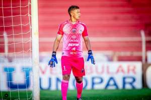 Goleiro tem celular furtado durante jogo do Campeonato Paranaense