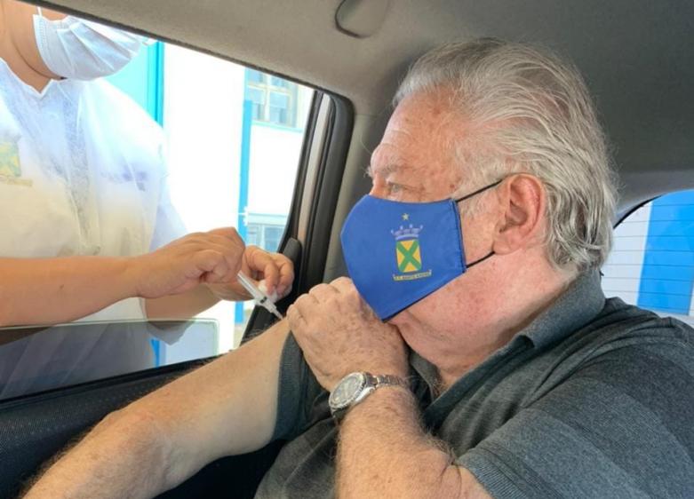 Primeiro presidente de um clube do Paulistão é vacinado nesta segunda-feira