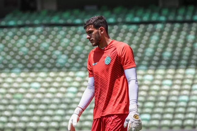 Clube de Campinas contrata novo goleiro e companheiro de posição aprova reforço