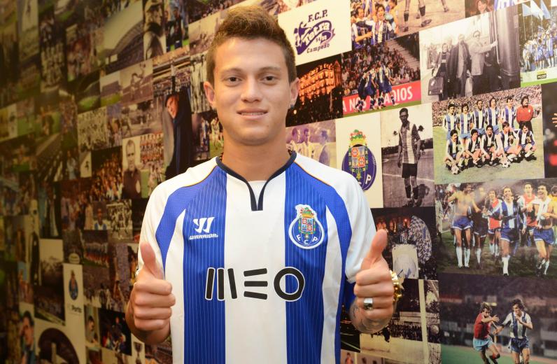 Porto renova com o brasileiro ex-Inter e frustra planos de gigantes europeus