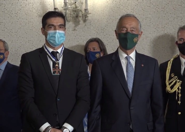 Técnico do Palmeiras repete Jorge Jesus e é condecorado pelo presidente de Portugal