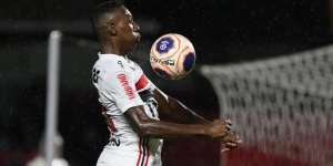 Zagueiro se recupera da covid-19 e aumenta as opções de Crespo no São Paulo