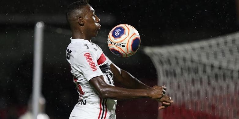 Zagueiro se recupera da covid-19 e aumenta as opções de Crespo no São Paulo