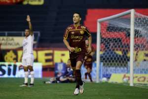 Thiago Neves tira onda sobre BBB e é criticado por torcedores do Sport