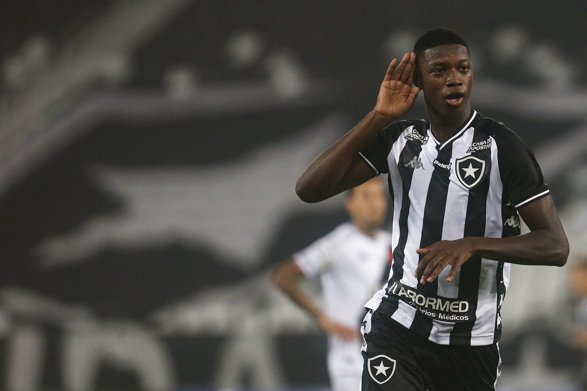 Atacante do Botafogo poderá pintar em rival na temporada 2021
