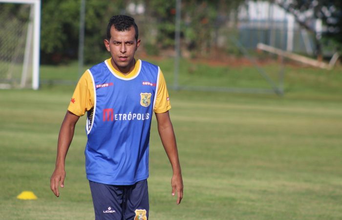 ​Brasiliense apresenta meia e espera estreá-lo diante do rival Gama