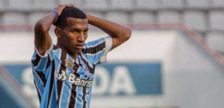 Gaúcho: Após simular dois pênaltis e ser expulso, Léo Chú pode ser punido no Grêmio