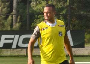 Luis Fabiano, ex-Ponte Preta e São Paulo, é internado com Covid-19