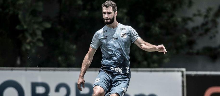 Catarinense: Chapecoense se aproxima de zagueiro do Santos