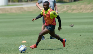 Pernambucano: Santa Cruz está perto de fechar com lateral do Flamengo por empréstimo