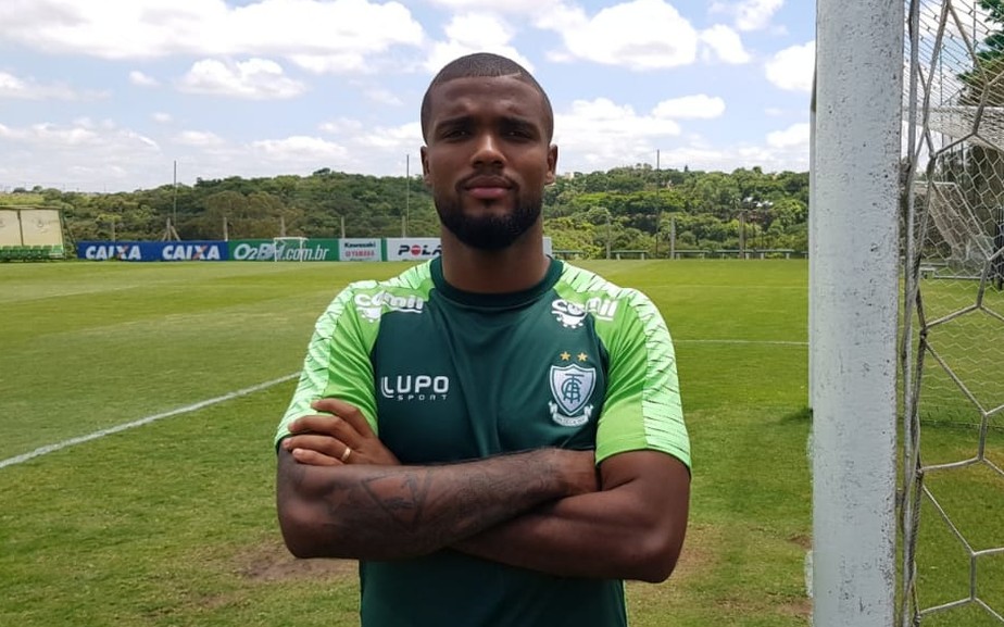 Acertado com Ceará, zagueiro se despede: “Vou encerrar no América-MG”