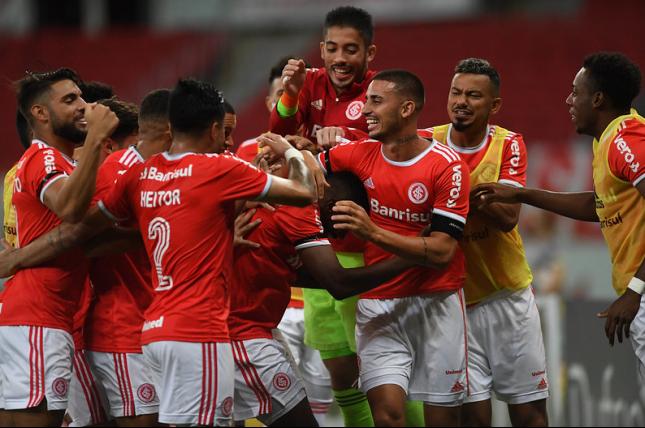 Jogadores comemoram um dos gols no Beira-Rio - Ricardo Duarte