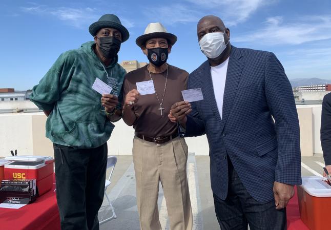 Astro histórico da NBA é vacinado aos 61 anos em Los Angeles