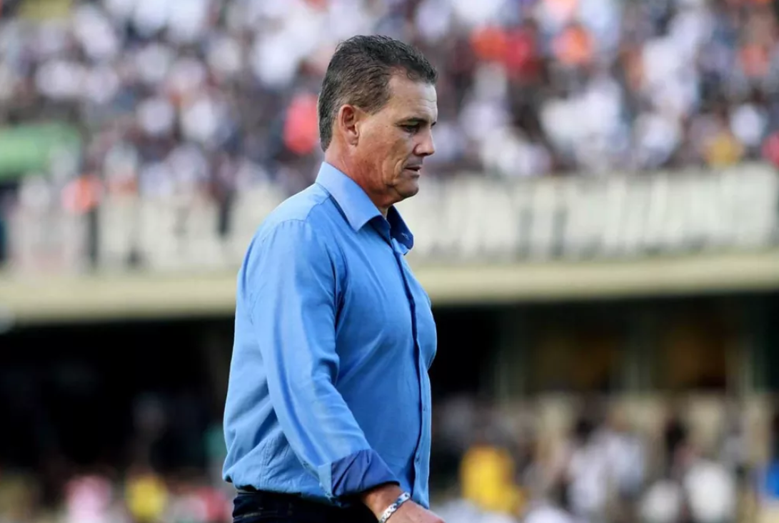 Após ser internado com Covid, técnico de time do Paulistão apresenta melhora