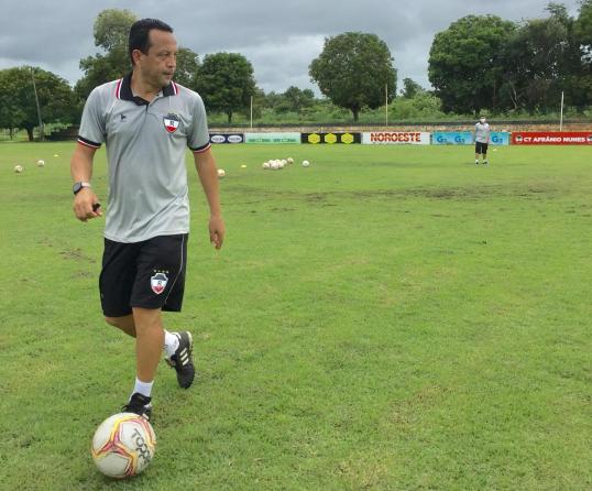 Técnico estreia com vitória no Piauiense e quebra invencibilidade do líder