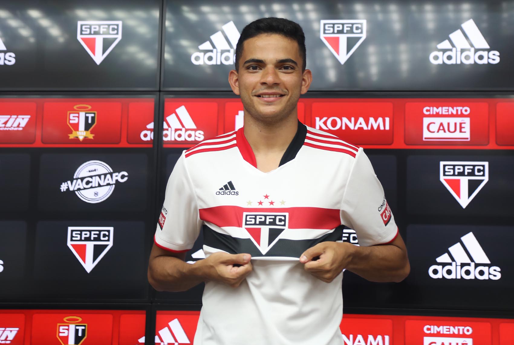 Ex-Ponte Preta é apresentado oficialmente no São Paulo: ‘É um momento único’