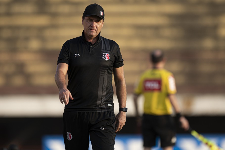 João Brigatti leva Santa Cruz à próxima  fase. (Foto: Jorge Rodrigues/AGIF)