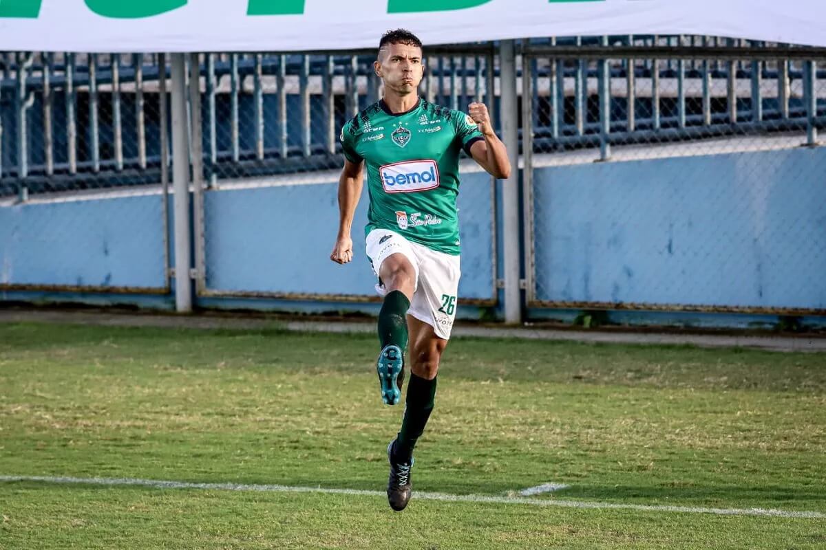 Copa do Brasil: Atacante do Manaus comemora hat-trick e classificação
