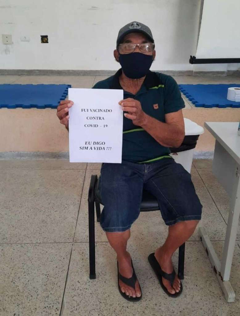 Avô de craque da Seleção Brasileira é vacinado contra a Covid-19