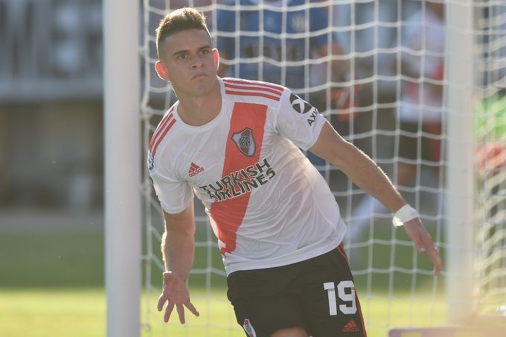 Gigante brasileiro espera assinatura e pode fechar com craque do River Plate