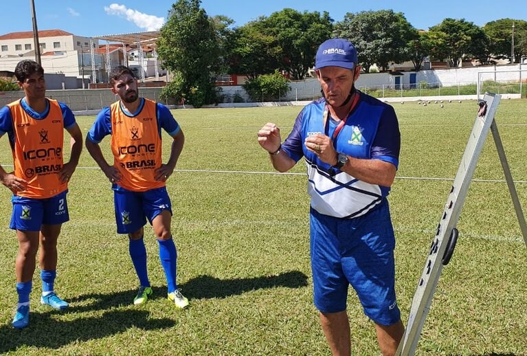 Internado com Covid-19, técnico do Santo André apresenta melhora