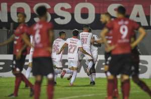 GAÚCHO: Inter não joga bem, mas vence Brasil e segue líder