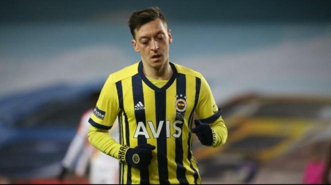 Özil se solidariza com Brasil com pandemia em alta: ‘Nunca percam as esperanças’