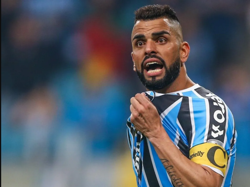 Volante do Grêmio se irrita com publicação sobre seu salário: ‘Quanta besteira’