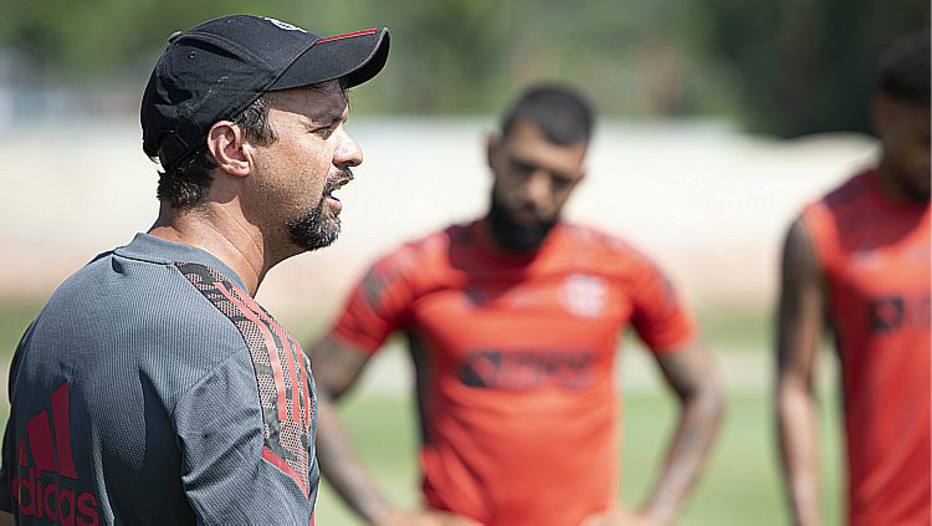 Maurício Souza faz balanço positivo no Flamengo e passa bastão para Ceni: ‘Satisfeito’