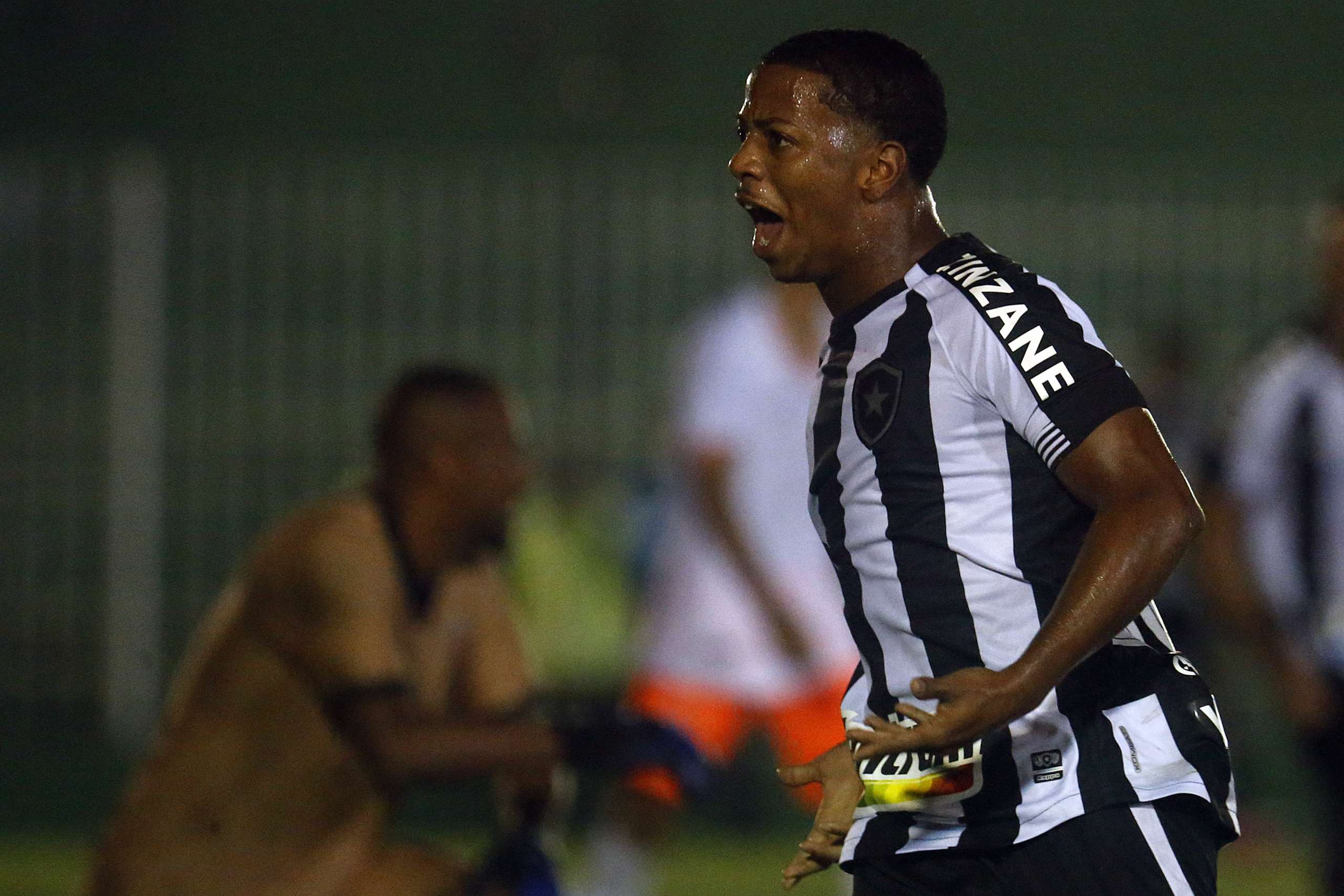 CARIOCA: Botafogo vira nos acréscimos e encosta; Portuguesa goleia