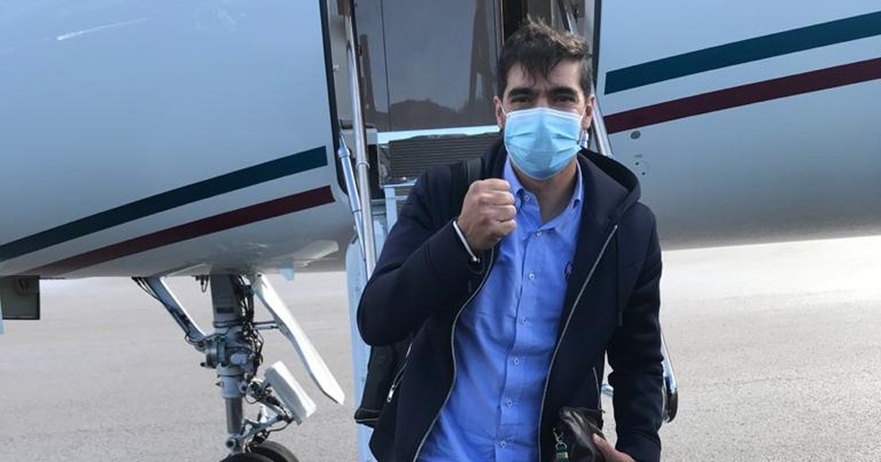 Após férias, treinador voltará ao Brasil na 5ª com avião da dona da Crefisa