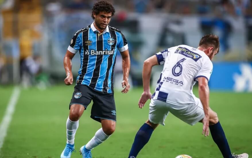 Lateral perde espaço com chegada de Rafinha e pode trocar Grêmio pelo Ceará