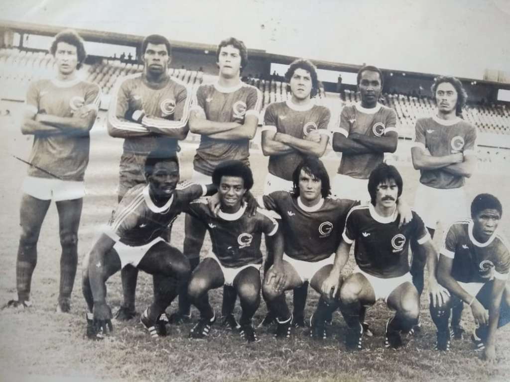 Juti, terceiro agachado, no Guarani em 1977 Juti, terceiro agachado, no Guarani em 1977