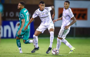 Mesmo com colombiano no radar, Grêmio freia busca por volante ao promover dois jovens