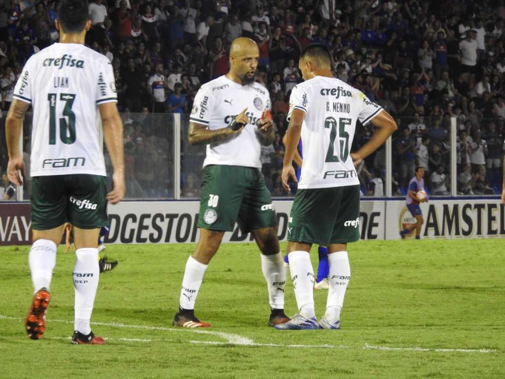 Felipe Melo quer dois anos de contrato para ficar no Palmeiras