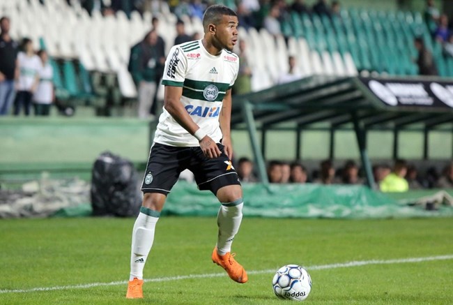 Meia do Coritiba será anunciado por time da elite do Brasileirão
