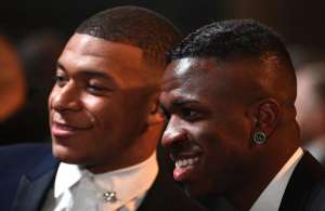 PSG pretende envolver brasileiro em caso de negociação de Mbappé com o Real Madrid