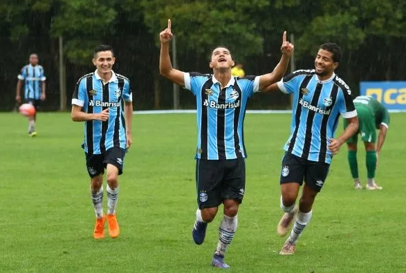 Volante do Grêmio vai atuar em gigante nordestino na temporada 2021