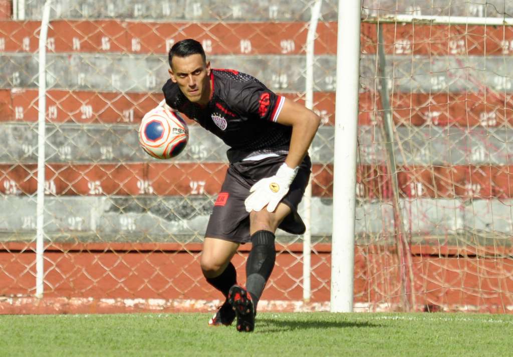 Goleiro Pablo comemora boa fase da defesa no início da A3 (Foto: Bruno Freitas/Noroeste)