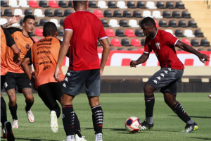 Volante do Botafogo-SP comenta caso de indisciplina de companheiro de clube